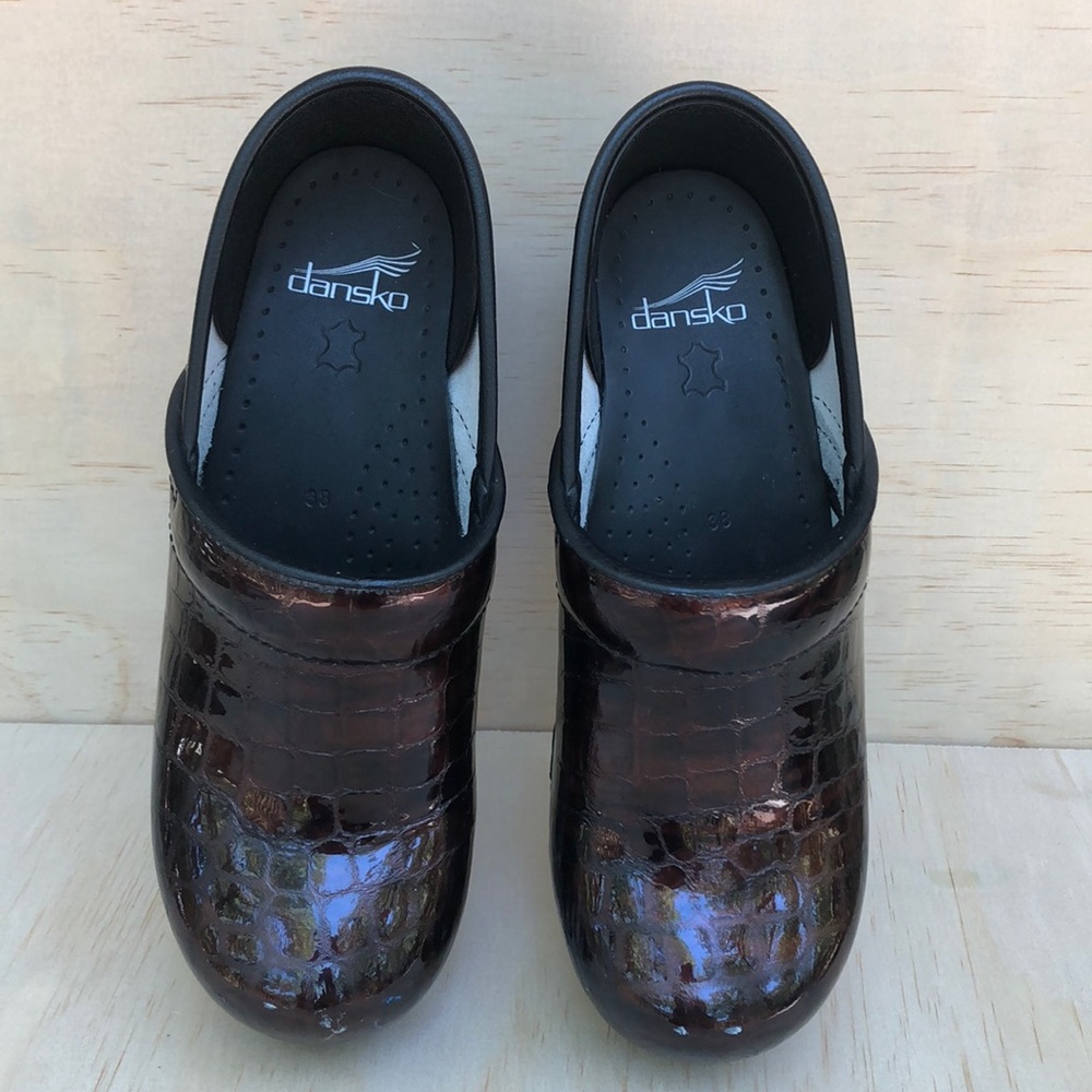 Dansko Burgandy Womens Shoes size 38